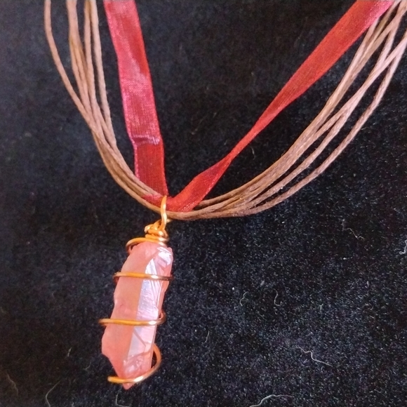 Wire wrapped quartz crystal necklace - Picture 3 of 3